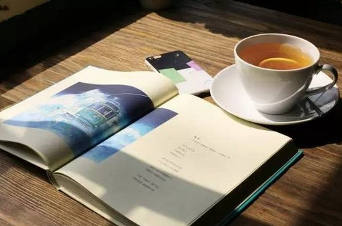 給孩子讀詩(shī)