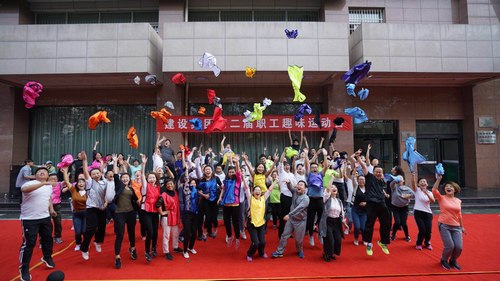 瞧，他們嗨瘋了！