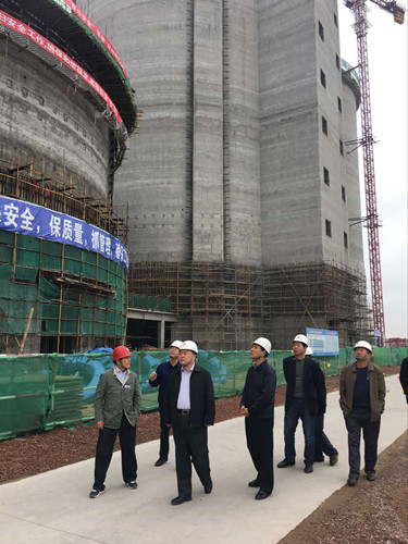 陜煤集團總經(jīng)理助理、建設(shè)集團聯(lián)合黨委書記、董事長寧興剛一行中秋節(jié)深入天工公司土建第二項目部走訪慰問