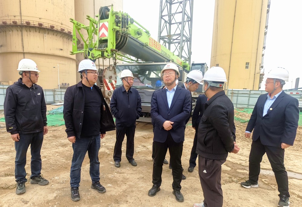 陜西陜煤榆北煤業(yè)有限公司黨委委員、副總經(jīng)理黃永安一行深入天工公司基層項目檢查指導