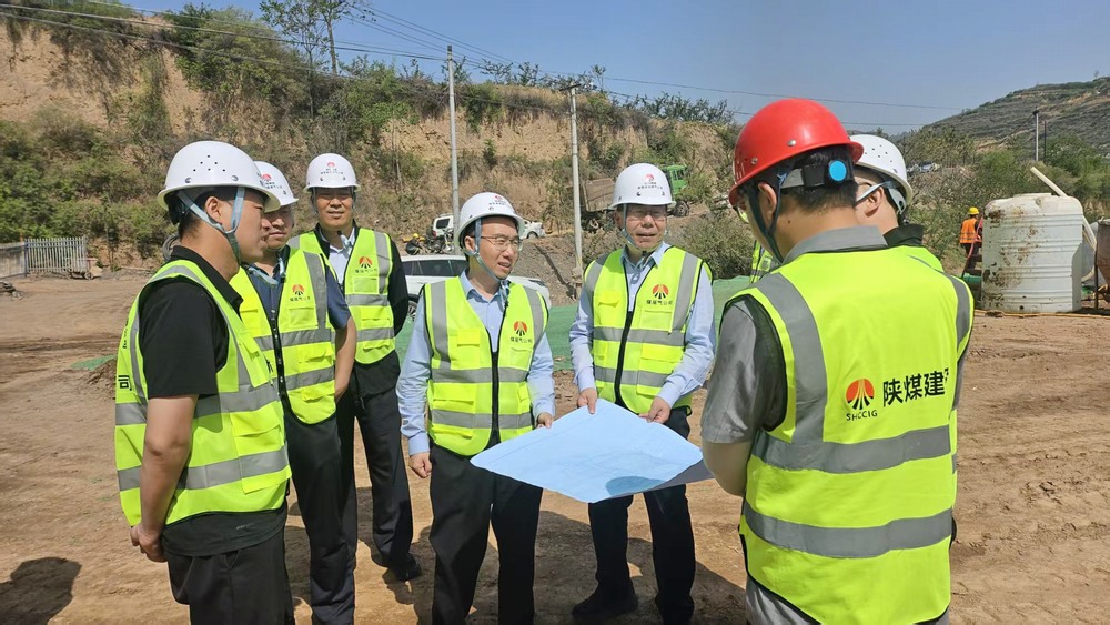 陜西省煤層氣開(kāi)發(fā)利用有限公司董事、總經(jīng)理張世宏一行深入天工公司基層項(xiàng)目檢查指導(dǎo)