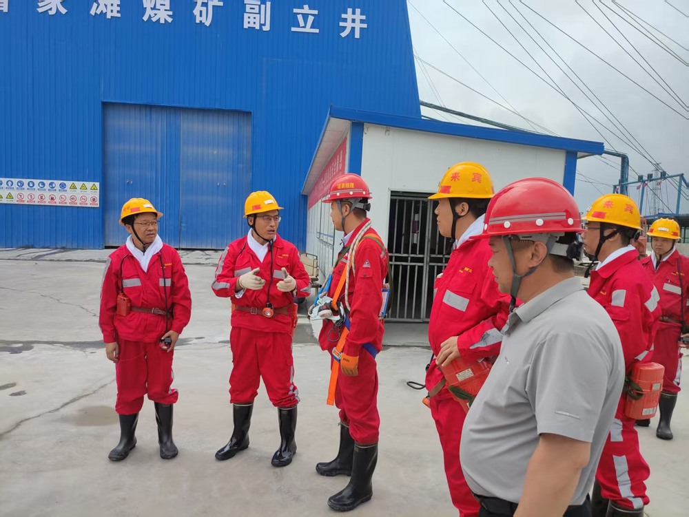 趙文革深入陜煤建設(shè)礦建二公司曹家灘副立井項(xiàng)目調(diào)研