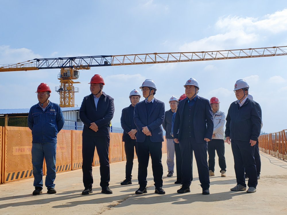 省紀(jì)委監(jiān)委駐陜煤集團(tuán)紀(jì)檢監(jiān)察組組長、集團(tuán)黨委委員、紀(jì)委書記閆恒光一行深入陜煤汨羅電廠項(xiàng)目調(diào)研指導(dǎo)工作