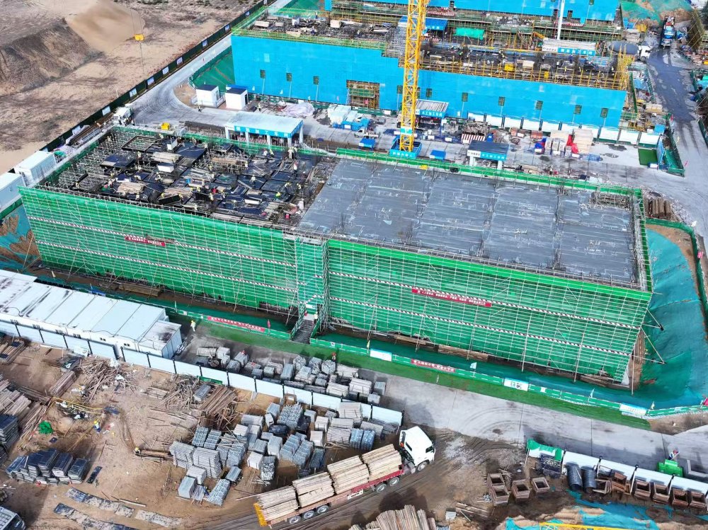 戰(zhàn)荒漠、搶節(jié)點(diǎn)！陜煤建設(shè)天工公司土建第五項(xiàng)目部以“鐵軍擔(dān)當(dāng)”推進(jìn)榆林化學(xué)二期建設(shè)