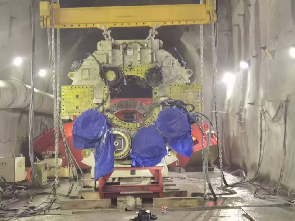 陜煤建設(shè)煤礦運(yùn)營(yíng)服務(wù)分公司：首臺(tái)TBM全斷面掘進(jìn)機(jī)主體安裝完成