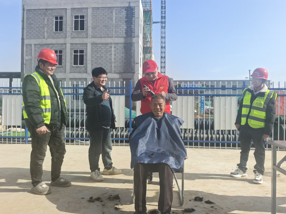 龍?zhí)ь^寄祥瑞 義剪暖民心